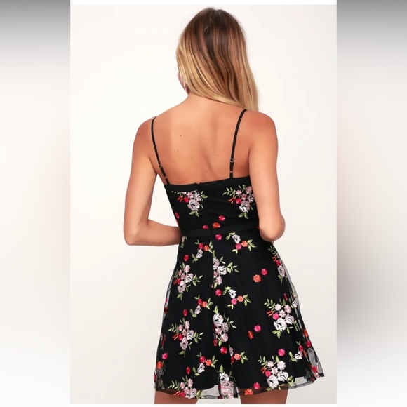 Lulu’s Favorite Fleur Black Mesh Floral Embroidered Skater Dress Sz L NWT - Picture 2 of 15